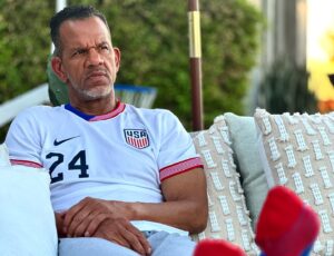 Mike Pyle Instagram - The TEAM USA 🇺🇸 threads are sick #Summerofstars - Who’s watching @foxsoccer Copa América
vs Uruguay tonight 6pm on @foxsports ? 

Check out our new firepit by @prism_hardscapes @mikepyledesign 

#foxsports #teamusa🇺🇸