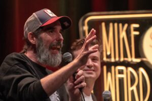 Mike Ward Instagram - Ce dimanche Il y aura deux captations de @sousecoute (18h et 21h) sur Patreon.com/sousecoute

Les épisodes avec @josiane.aubuchon, @jess.chartrand, @le.gars.des.views et @etiennemore, @vincepalettesleonard, @arnaudsoly ainsi que plusieurs autres sont en ligne sur Patreon et seront éventuellement disponibles sur toutes les plateformes.

📸 @michelgrenier