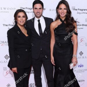 Mikel Arteta Instagram - We can always find time to help the ones in need.Such a pleasure to be at the Global Gift Gala London with so many inspiring people. Noche muy emotiva al lado de maravillosas personas reunidas con el fin de aportar en la ayuda a niños, mujeres y familias necesitados. @globalgiftfoundation @evalongoriafoundation @raysofsunshinecc #ggglondon18 #globalgiftgala #lorenabernal #mikelarteta #arteta #evalongoria @lober99 @evalongoria Gracias @mariarbravo @nicoedesign por vuestro cariño.