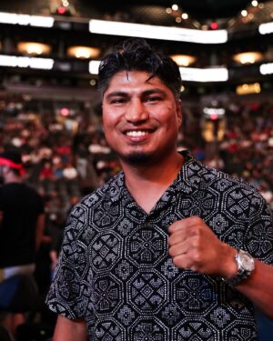 Mikey Garcia Instagram - The stars are in the building 🤩

#EstradaBam | June 29 | Live on DAZN