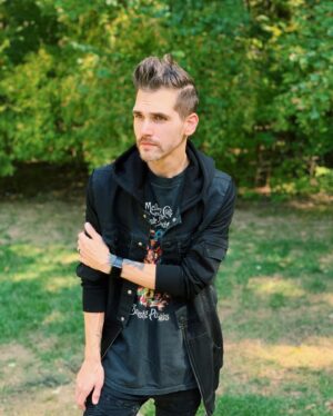Mikey Way Instagram - Sometimes you just gotta give yourself a hug!