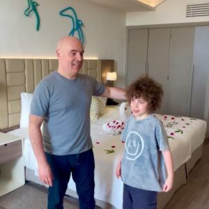Mikhail Grushevskiy Instagram - Школьные каникулы - волшебный звук для родителей!😆 и вновь мы возвращаемся в гостеприимный Дубай, где обязательно встречаем друзей со всего постсоветского пространства 👍 а семейный отдых со спортивным уклоном (наш случай) - особенно хорош и спокоен в дубайском @jatheresort