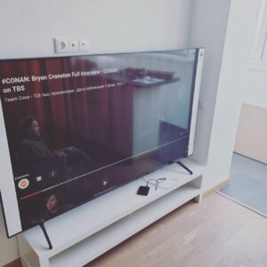 Mikhail Kshishtovsky Instagram - Вещи на новой хате, которые я люблю!

1 - Новый кот, который выполняет работу, а не докидывает ее.
2 - пересвеченный окном телевизор, который можно смотреть нормально только ночью.
3 - матрас, который делает хоть какое-то глушение звука для записи.

Переехал, обживаюсь, тревожусь.
