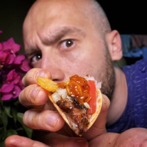 Mikhail Kshishtovsky Instagram - Попробовал создать новое вкусовое сочетание в этом минитако со свининой. Требует доработки, но факт того, что появилась идея попробовать сочетать что-то новое и необычное - теребонькает мои тестикулы. Рецепт не скажу, потому что пока его нет)