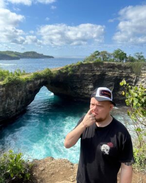 Mikhail Stognienko Instagram - Итоги года подводить не буду. Закончу год лучшими фотками с отпуска. Примерно в таких состояниях 2023й и прошел. Ждём следующий . Всех с наступающим✌🏼
