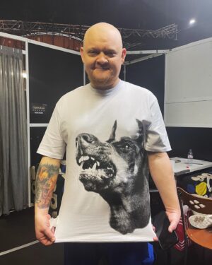 Mikhail Stognienko Instagram - Вступил в фан клуб собственной собаки🤩. Может запустить мерч с Рейной?🤔 Хоть частично себя окупит))
Какая у вас любимая порода собак? Мою, думаю, вы уже знаете)
