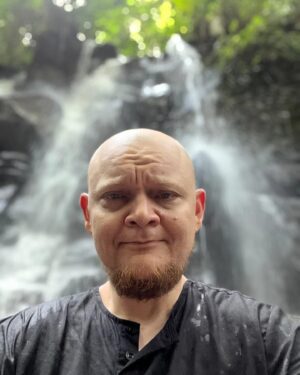 Mikhail Stognienko Instagram - Итоги года подводить не буду. Закончу год лучшими фотками с отпуска. Примерно в таких состояниях 2023й и прошел. Ждём следующий . Всех с наступающим✌🏼