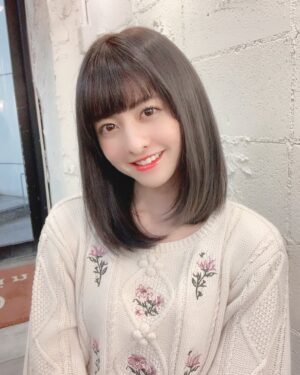 Miki Hashima Instagram - 今日は美容院に行ってきたよ🥴

カラーは暗くしてぱっつんにしたよん🥴

トリートメントもして
髪の毛さらさらになった💓💓 #lewin