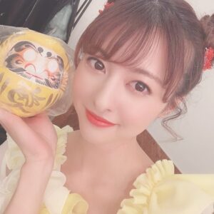 Miki Hashima Instagram - きいろぱわーで今年も
みんなに笑顔届けるよぉ~~💛💛💛
