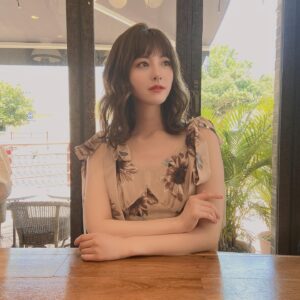 Miki Hashima Instagram - あなたを幸せにします。🕊

#herlipto 
#ひまわり
#花言葉