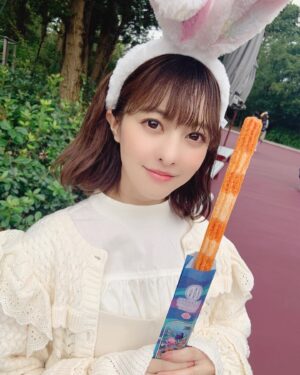 Miki Hashima Instagram - 🤍🤍🐇🐇🕊🕊☁️☁️

白コーデにうさぎさんのみみを
つけてるんるんでした💚