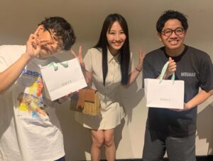 Miki Kousei Instagram - 友達！！
#昨日のミキ漫は
#僕たちの友達が
#たくさん観に来てくれはりました！
#よるブラファミリーの
#ふみくんとまなっちゃん！
#スタッフもたくさん来てくれはった！
#道ファミリーの
#ぱにぱにぱにぱにともちんぱ
#と熊谷さん！
#ともちんぱはやっぱり文字で打つとぱに多いのがわかる！
#フジファブリック
#山内さん！
#今回に限ってフジファブリックさんの曲使ってない！
#なんでやねん！
#恋つづファミリー！
#毎熊ちゃん！
#傘どけろよ！
#深夜でんぱ四天王も来てくれはったり
#パリミキの僕らのパパも来てくれはったり
#お花もたくさんいただいて
#発表会みたいで嬉しかったです！
#色んな人に支えられてるなぁ！