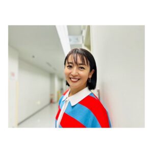 Miki Sakai Instagram - こんにちは♡
みなさん、お元気ですかーー

明日21日「プレバト！！」に出演します✏️ ぜひみてくださーい！

#酒井美紀#muaproduction#湘南#プレバト