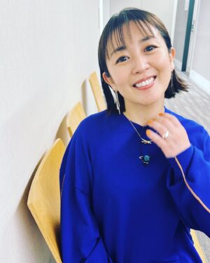Miki Sakai Instagram - おはようございます☂️
今日5月15日（月）テレビ朝日
『Qさま』あの戦国武将が愛した！全国の特産・名産・ご当地めしスペシャル！が放送です！
ぜひご覧くださーい♡

#酒井美紀#女優#muaproduction#テレビ朝日#qさま

今日のお衣装♡
tops & skirt
→@nagonstans_official
pumps
→@dianashoespress
jewelry
→@Vendomeaoyama_official
@LAH_Vendome