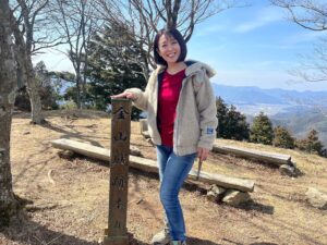 Miki Sakai Instagram - 明日の4月21日（日）
日本テレビ「遠くへ行きたい」が放送されます。

兵庫県の丹波篠山へ行ってまいりました。

今回も素敵な出会いがありました。

ぜひ早起きして観てくださいね〜

#遠くへいきたい #酒井美紀#女優#ムアプロダクション#丹波篠山#鬼の架け橋#鬼の架け橋と金山城跡#金山城跡からの景色最高#山登り頑張った