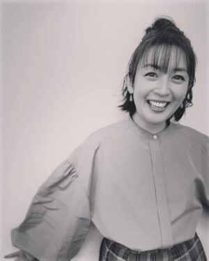 Miki Sakai Instagram - あけましておめでとうございます！

全国の地方紙のお正月紙面🎍

『永遠の青春　司馬遼太郎生誕100年』でコメントさせてもらっています！🎉
みなさんは、司馬遼太郎作品の中でどの作品がお好きですか？

よければチェックしてみて下さいね！

#酒井美紀#muaproduction#湘南#司馬遼太郎#2023年#あけましておめでとう