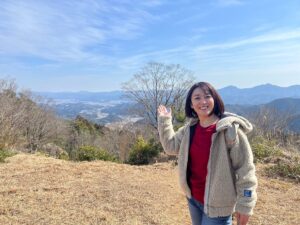 Miki Sakai Instagram - 明日の4月21日（日）
日本テレビ「遠くへ行きたい」が放送されます。

兵庫県の丹波篠山へ行ってまいりました。

今回も素敵な出会いがありました。

ぜひ早起きして観てくださいね〜

#遠くへいきたい #酒井美紀#女優#ムアプロダクション#丹波篠山#鬼の架け橋#鬼の架け橋と金山城跡#金山城跡からの景色最高#山登り頑張った