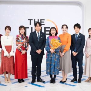 Miki Sakai Instagram - 25日月曜日は、『THE TIME,』のマンスリーレギュラーのラストでした！放送後に、お世話になりました安住さんをはじめ、出演者とパチリ♬うれしいなー！
キャスト、スタッフの皆様よりお花やメッセージカードをいただきました。朝は早かったですが、貴重な楽しい経験になりました！

そして、ご覧になってくださった視聴者の皆様、お付き合い頂きましてありがとうございました♡

#酒井美紀#muaproduction#湘南#女優#THETIME#TBS#安住紳一郎　アナウンサー#ゲスト