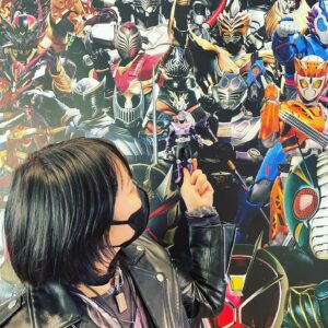 Miki Yakata Instagram - 王蛇に大興奮した！
龍騎やっぱ最高！
ライダー展、ありがとう！
#仮面ライダー展
#仮面ライダー龍騎
#イライラするぜ
#城戸真司が馬鹿だと思う人手挙げて
#王蛇意識コーデ
#浅倉威
