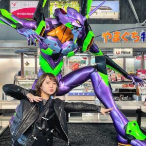 Miki Yakata Instagram - 初号機とパシャリ！！

#初号機 
#evangelion 
#山口宇部空港