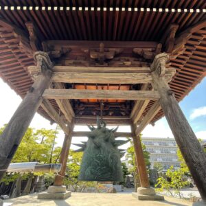 Miki Yakata Instagram - 久国寺。
虹が映りました。いい日だっ