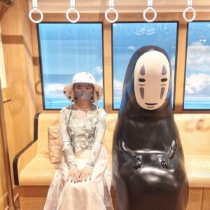 Miki Yakata Instagram - 片道切符です。

#沼の底駅 
#ジブリがいっぱい
#千と千尋の神隠し
#今日の服のテーマはハク
#みぎはやみこはくぬし🐉