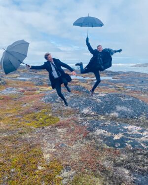 Mikkel Boe Følsgaard Instagram - Oliver & Asger: Le grand finale 
🎈💥☂️
BORGEN 2022! 
#Embedsboys
