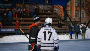 Mikko Leppilampi Instagram - Kiitos, Herra Presidentti. 🇫🇮

@tpkanslia 
#sauliniinistö 
@savepondhockey 

Kuva: @iamniso