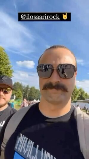 Mikko Parikka Instagram - Mainos @ilosaarirock ✌️ Kesän parhaat festarit tulee taas 12-14.7. Joensuussa🤘 Me lähetään taas tutulla porukalla ( @eskokoo , @obie_lance ja viikset😂 ) rokkeihin! Siellä nähään🙏