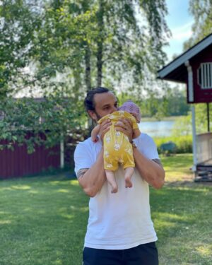 Mikko Parikka Instagram - 10 kuvaa ja meidän 10 hääpäivä 🥹💕