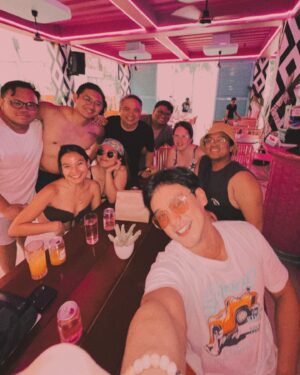 Mikoy Morales Instagram - Yung ang ganda ng build up tapos di ka nakasama sa main event kasi nakalunok ka ng tubig dagat. #BoracayToBeroccay #NagHappyHourNgHydrite