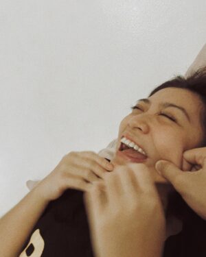 Mikoy Morales Instagram - Celebrating your heart that holds enough love to bring life into a hopeless man’s world, your talent to work around and power through simultaneously, your passion to bring up everyone around you, and your contagious energy that brings the little kid out of anyone.

You are an amazing human being at gustong-gusto kitang kasama. I hope you accept and don’t ever forget that.

Happy Birthday to my safety, my rest, my love. @isagarsha