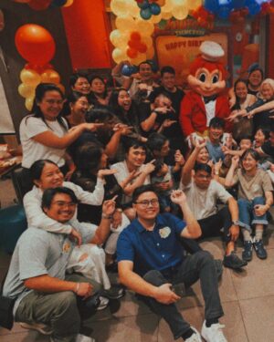 Mikoy Morales Instagram - Jolly at Thirty.

Salamat sa lahat. ❤️
You’re the best @isagarsha.

📷: @inigoluis