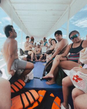 Mikoy Morales Instagram - Yung ang ganda ng build up tapos di ka nakasama sa main event kasi nakalunok ka ng tubig dagat. #BoracayToBeroccay #NagHappyHourNgHydrite