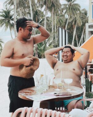 Mikoy Morales Instagram - Yung ang ganda ng build up tapos di ka nakasama sa main event kasi nakalunok ka ng tubig dagat. #BoracayToBeroccay #NagHappyHourNgHydrite