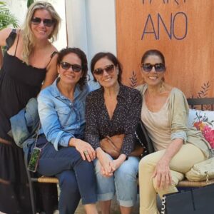 Mila Moreira Instagram - Tarde deliciosa com amigas queridas, Dani,Roberta, Lilia e eu.
