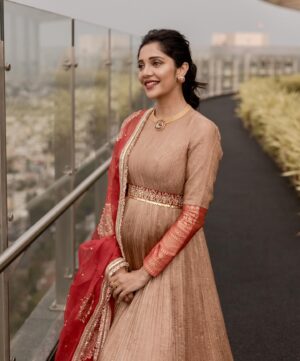 Milana Nagaraj Instagram - ♥️

Styling @tejukhushistylefiles
Outfit @sindhureddyofficial 
MUA: @makeup_sachin 
Jewellery @varaha_silver_redefined
Pc: @pgraphyofficial