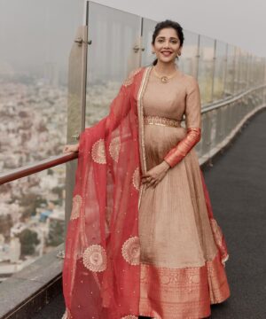 Milana Nagaraj Instagram - ♥️

Styling @tejukhushistylefiles
Outfit @sindhureddyofficial 
MUA: @makeup_sachin 
Jewellery @varaha_silver_redefined
Pc: @pgraphyofficial