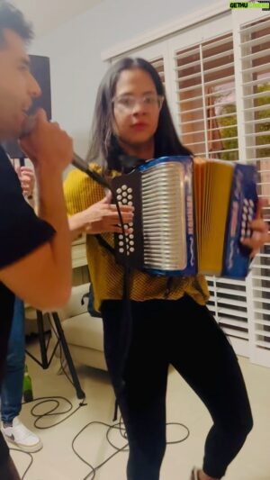 Milciades Cantillo Instagram - Un pasesito sabroso de @andreaargote con @cantillomusic 🪗🎶 #vallenato #instagramreels #artetastyle 👀
