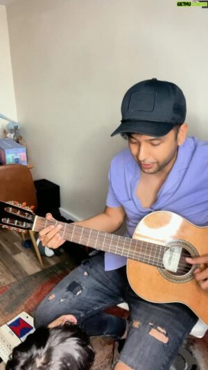 Milciades Cantillo Instagram - Yo quería hacer una canción con cadencia vallenata sabrosa y me inspiré en un éxito del Master @ivanvillazon compuesta por @elcatedraticojmp #906090. Al final la canción no se parece 😁 (esa era la idea) pero si quedó la esencia de las frases, esa forma pícara de elogiar una conquista, sin necesidad de maltratarla, sin usar palabras malsonantes. Se llama ‘Cosita Rica’ si quieres escucharla completa o dedicarla 🥰 búscala en la plataforma que usas o en YouTube. Feliz semana Artistas los quiero grande. #CositaRica #Cantante #Vallenato #VallenatoSabroso #LaMúsicaesPaz