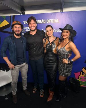 Mileide Mihaile Instagram - Esse photo dhump é muito especial, pois é real, é oficial, hoje é dia de São João e meu coração bate ainda mais forte, minha gente! Sou Nordestina com muito orgulho e honro, e celebro essa tradição que representa a alegria e a união do nosso povo. Represento com muito amor o nosso Nordeste! Viva São João e viva o Nordeste, minha gente! 🌽🔥