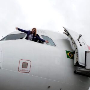 Milena Martines Instagram - Dia do Comissário de Bordo ✈️
Muito feliz e honrada por ter escolhido esta nova profissão..sou apaixonada pelo que faço! De repente o plano B, virou plano A ❤️
(Vídeo da nossa formatura ano passado..só nós sabemos o quão difícil foi passar na prova de português do Vagas.com 😂😂😂😂).