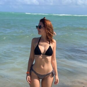 Milena Martines Instagram - Observar, contemplar e agradecer ☀️🌊