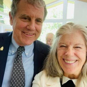 Mimi Kennedy Instagram - The formidable Sherrod Brown. One of My first duties as PDA Chair was touring Ohio with Tim Carpenters PDA Road Show, 06. We supported Sherrod’s first run for Senate. A Progresdive from the get- go. Still running strong! 💪🏽