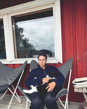 Mimosa Willamo Instagram - Jos saisin päättää, joisin jokaiset iltapäiväkahvit landen terdellä Nyyppä tai Hemppa sylissä.