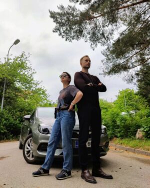 Mimosa Willamo Instagram - PURKU! 57/57

Kiitos MuHa-jengi, kiitos Hangon off-season, kiitos ja anteeksi viimeisen kahdeksan päivän tiukasta studiorupeamasta.
Jonttu ja Eino, partners in selvitellään crimeä, ei tästä mitään ois tullu ilman teitä.

#murhahangossa
#jarowskijfinland