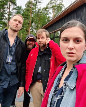 Mimosa Willamo Instagram - PURKU! 57/57

Kiitos MuHa-jengi, kiitos Hangon off-season, kiitos ja anteeksi viimeisen kahdeksan päivän tiukasta studiorupeamasta.
Jonttu ja Eino, partners in selvitellään crimeä, ei tästä mitään ois tullu ilman teitä.

#murhahangossa
#jarowskijfinland