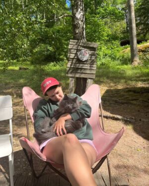 Mimosa Willamo Instagram - In Finland we have this thing called keskikesän juhla.

Mine included lepakkotuolis, Heimo and Nyyti, sauna, crosswords, day drinking, halkosavotta, spf50, Koff-lippis, some reading, some löhöiling and Ville cooking every meal.