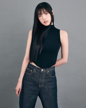 Min Ha-ram Instagram - 안녕, 오랜만 하라무🤟🏻

📸 @farstar_studio 
💁🏻‍♀️ @_m._.mir