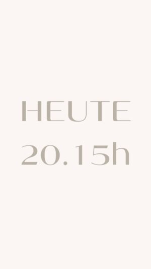 Mina Tander Instagram - •
Wahnsinnstag #heute 20:15h
Es war ein wahnsinnig toller Dreh mit dem besten Team! @ard @ard_degeto 
mit @ulrichbrandhoff @nadjabecker_official @sophie.killer @katja.benrath @sabinelanzinger @anabel_krue 
@mscasting_ und vielen vielen anderen!

🍝 Da eine Bolognese Soße eine große Rolle spielt, hier meine vegane Version für Euch zum ausprobieren:
* 400 g veganes Hack ohne Soße 
* 400 ml passierte Tomaten
* 400 g stückige Tomaten aus der Dose
* 200 g Möhren
* 200 g Stangensellerie
* 0.5 EL getrockneter Oregano
* 0.5 EL getrocknetes Basilikum
* 3 EL Tomatenmark
* 2-3 EL Agavendicksaft
* 1 Zwiebel
* 2 Knoblauchzehen
* ggf. etwas Sojasosse
* ggf. etwas Rotwein
* Olivenöl 
* Salz
* Pfeffer
Das wichtigste ist, das "Hack" als allererstes anzubraten, dann erst Zwiebeln, Knoblauch und Gewürze dazu. Wichtig ist auch, dass es leicht anbrät, so dass das charakteristische, rauchige, leicht karamellisierte Aroma entsteht. Und wie schon im Film erwähnt, die Soße sollte lange, lange kochen. Bei mir sind es immer ca. 5h mindestens. Zwischendurch drehe ich immer wieder die Hitze auf, damit o.g. Effekt entsteht.